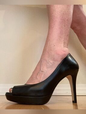 ANTONIO MELANI Black Leather Peep-Toe Platform Pumps Size 7.5M